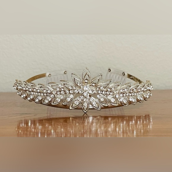 Bridal Tiara. - Picture 2 of 4